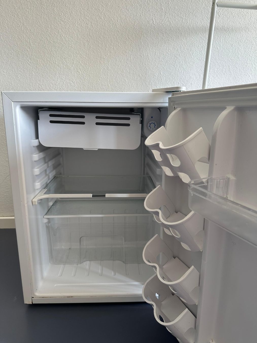 Kühlschrank: Kühlschrank ELEGO 70L mit Gefrierfach – Gebraucht aus Zürich von has_lvv7 3