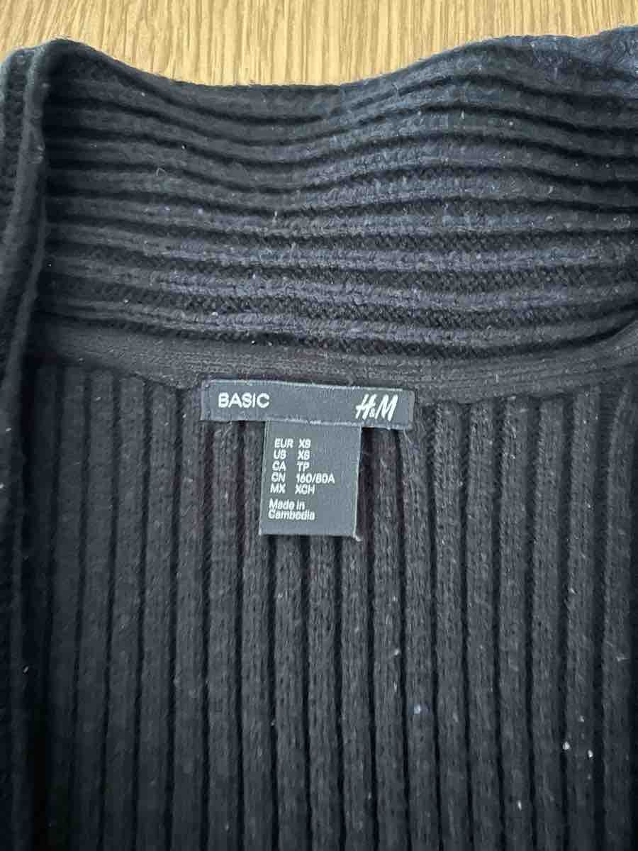 H&M Jacken: H&M Strickjacke Grösse XS Schwarz – Gebraucht aus Schwarzenbach SG von bienchen22 3