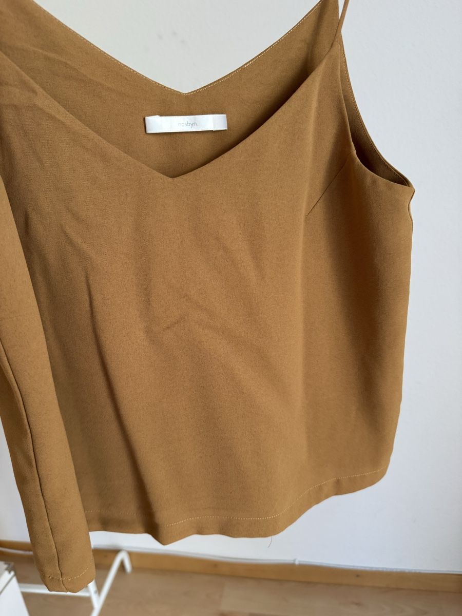 Tops: Nosbyn v-neck camisole top – Gebraucht aus Kilchberg ZH von ngt_hnw9 3