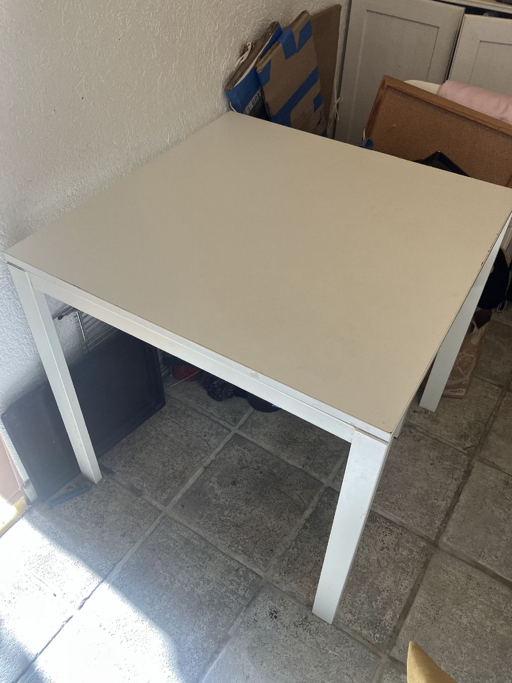 Tische: Table carrée – Gebraucht aus Grandvaux von mai_shl9