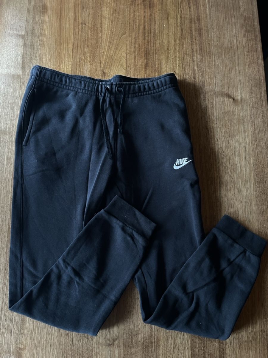 Nike Pantaloni: Nike Trainingshose schwarz – Usato da Belp venduto da jon_y6sj