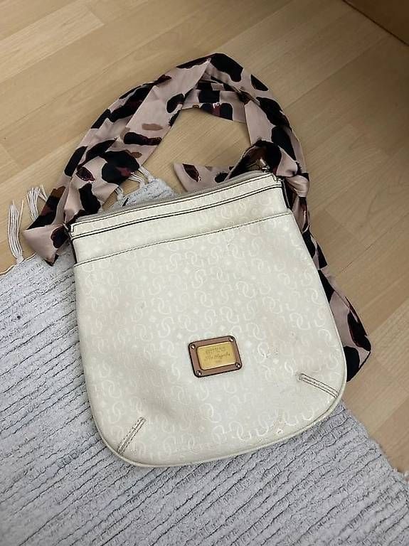 Borse da donna: Guess Handtasche Vintage – Usato da Bütschwil venduto da Mariia_Ch221