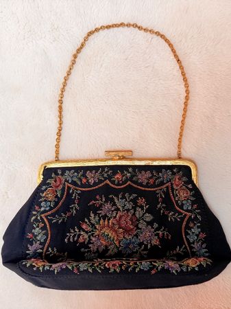Antike Handtasche mit Kette