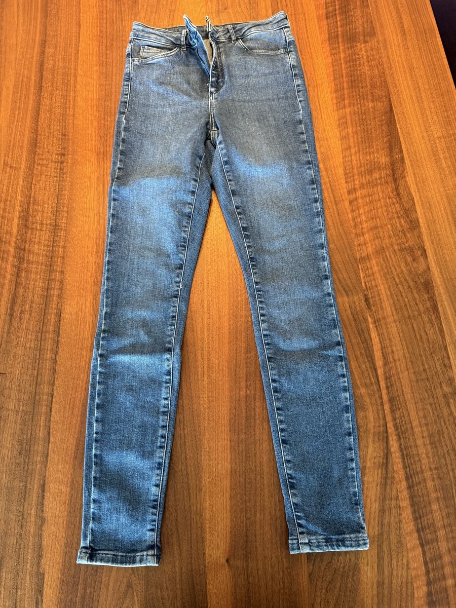 Vero Moda Jeans: Aware Jeans von Vero Moda, Grösse S/32, NEU – Neu (gemäss Beschreibung) aus Brüttisellen von Molemo