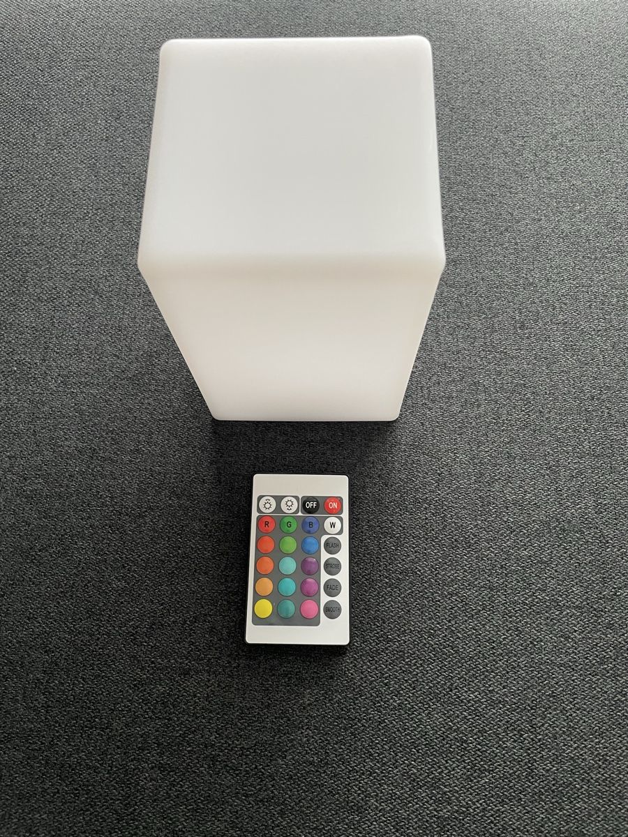 Lampade: Tischleuchte LED 1W Square 20 – Usato da Ipsach venduto da takacseni 1