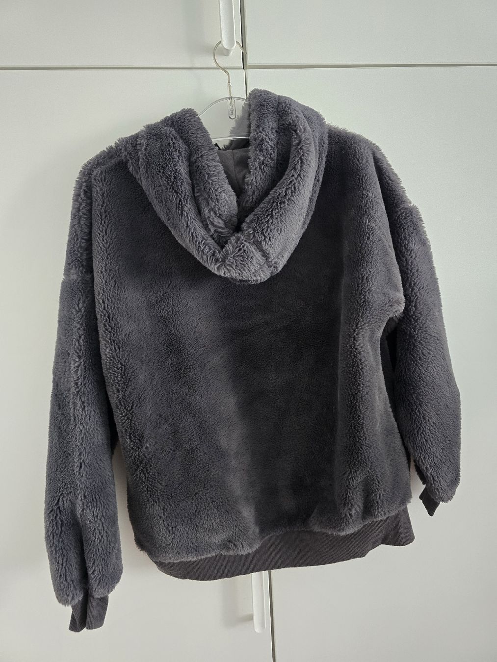 Pullover & Sweatshirts: Plüsch Hoodie - Grösse S – Neu (gemäss Beschreibung) aus Rickenbach b. Wil von Kth_v8 2