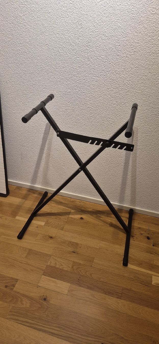 Supporti per strumenti musicali & leggii: Keyboard Ständer Höhenvertsellbar – Usato da Wallisellen venduto da aar_vvy7
