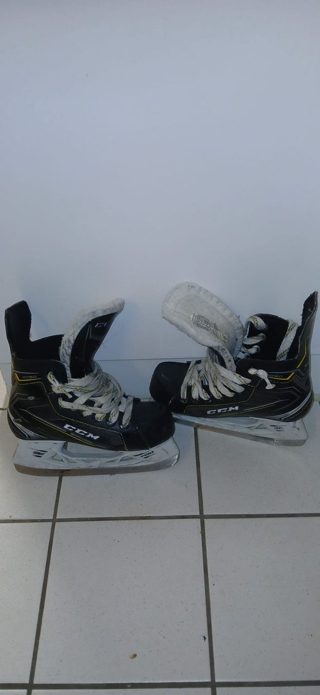 Ccm Schlittschuhe: CCM 2050 Hockeystiefel, Grösse 33 cm – Gebraucht aus Luzern von fri_kb28