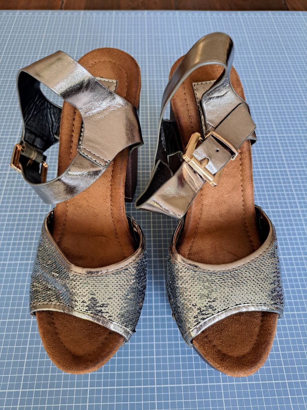 Scarpe da donna: Plateau High-Heel, Gr. 36 – Nuovo (secondo la descrizione) da Oetwil am See venduto da Kuechenzeit