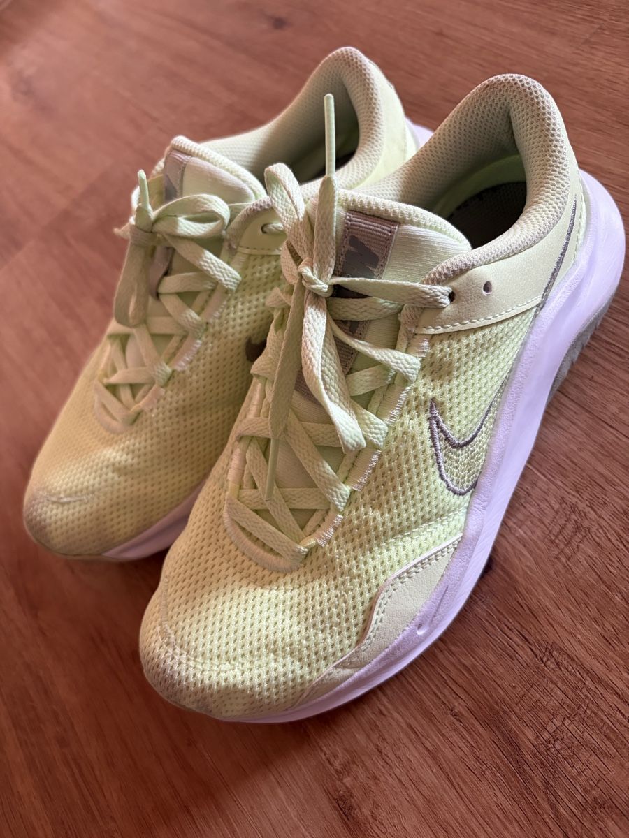 Nike Scarpe da donna: Nike Laufschuhe Gr. 36.5 – Usato da Lützelflüh-Goldbach venduto da Jungle_Julia 1