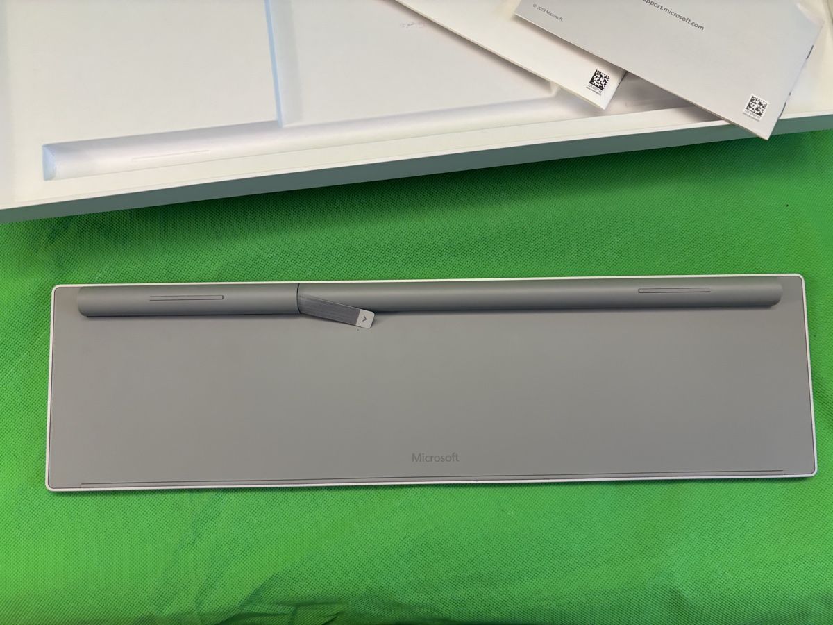 Microsoft Tastiere: Microsoft Surface Keyboard QWERTZ CH Layout neu OVP – Nuovo e nell'imballaggio originale da Kilchberg ZH venduto da bionicdog 3