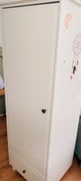Kinderkleiderschrank – mit Kleiderstange, Regalböden und Sch