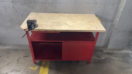 Werkbank / Arbeitstisch mit massiver Holzplatte – Top Zustan