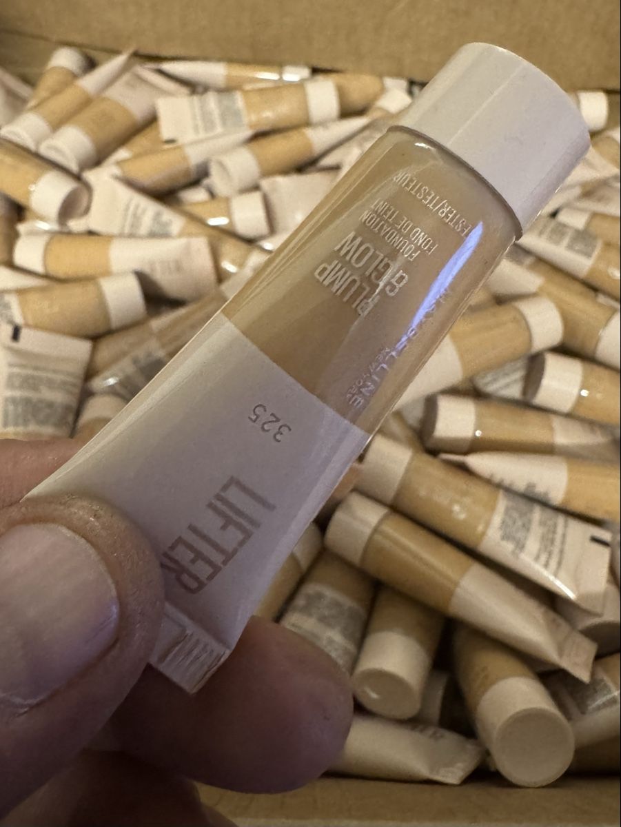 Lettini & sedie per cosmetici: Foundation neu 130 stk.  – Nuovo (secondo la descrizione) da Schlieren venduto da Freundlich02 5