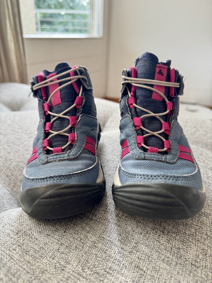 Decathlon Chaussures garçon: Wanderschuhe gr 29 Decathlon  – D'occasion à Dierikon par FraeuleinMaus17 2