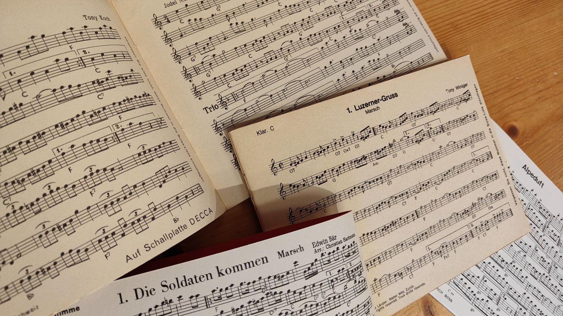 Libri: Noten für Klarinette oder Saxophon,4 x Schweizergruss – Nuovo (secondo la descrizione) da Davos-Platz venduto da musikhauskollegger 1