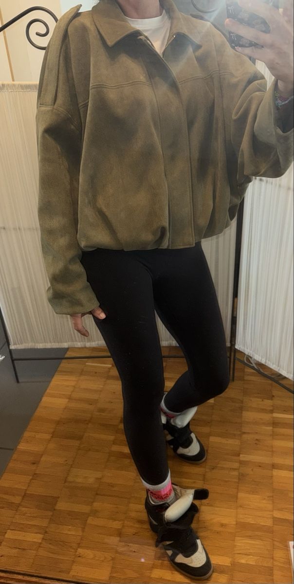 Zara Jacken: Zara Bomberjacke – Gebraucht aus Obfelden von cesarina10