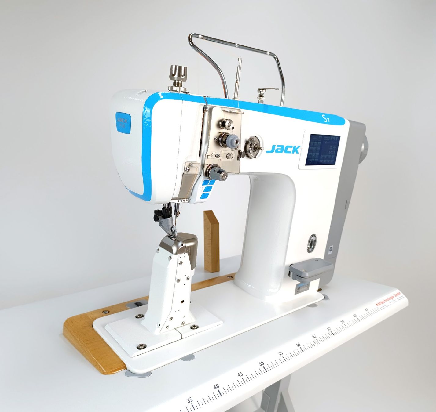 Jack Macchine da cucire: Säulen Industrienähmaschine JACK S7 – Nuovo e nell'imballaggio originale da Rehetobel venduto da dani034