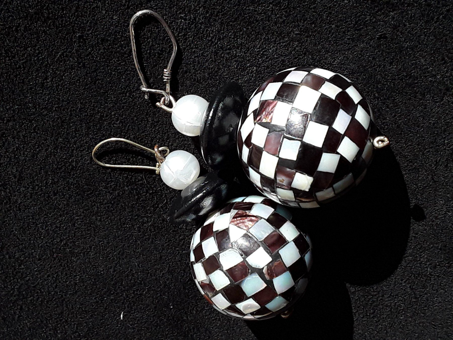 Orecchini pendenti & Orecchini a lobo: Vintage extravagante Ohrstecker mit Perlmutt/Holz – Usato da Zürich venduto da helsan 7