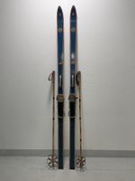 Ski (19 F), Ski von ca. 1950 in gutem Zustand mit Stöcken