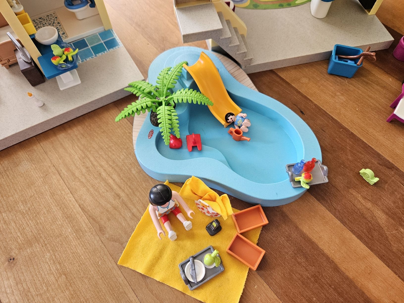 Playmobil Spielzeuge: Beach Hotel Playmobil – Gebraucht aus Hünenberg See von mar_dpm2 4