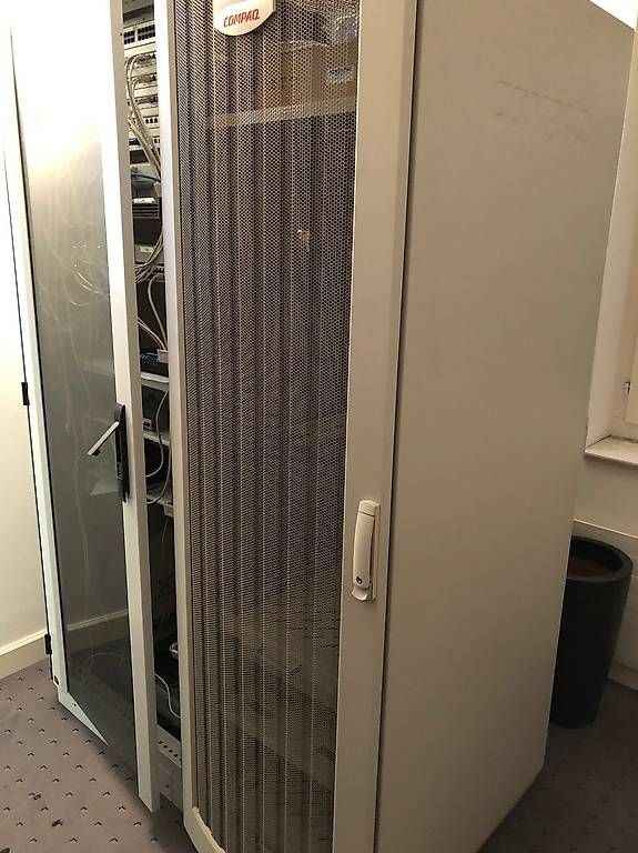 Compaq Racks & Ständer: Rack / Compaq Rack inkl. Zubehör – Gebraucht aus Arbon von Bullinger 1