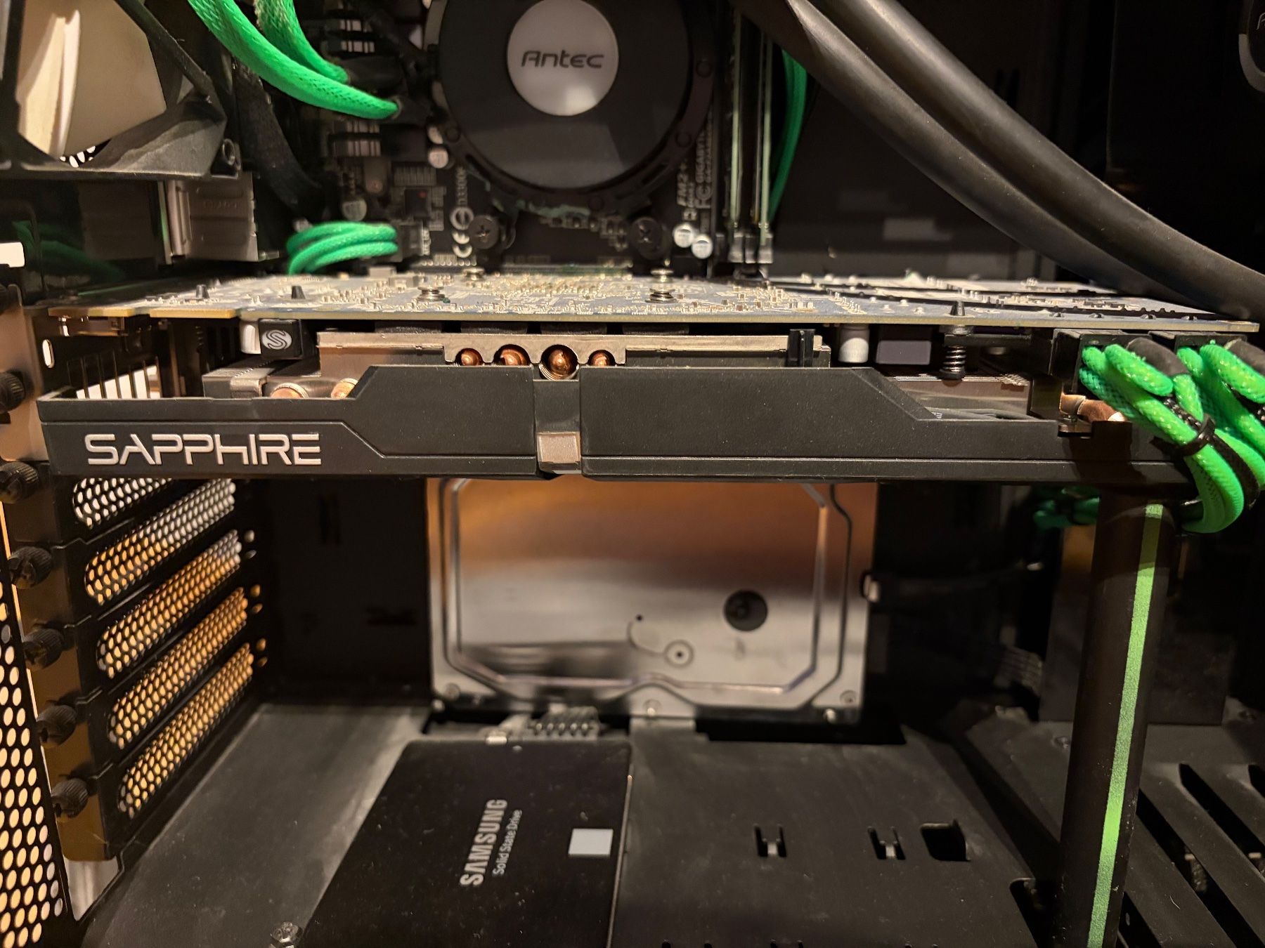 PC: Computergehaeuse mit Sapphire Grafikkarte und Antec Kuehler – Usato da Oberuzwil venduto da jan_gsx2 1