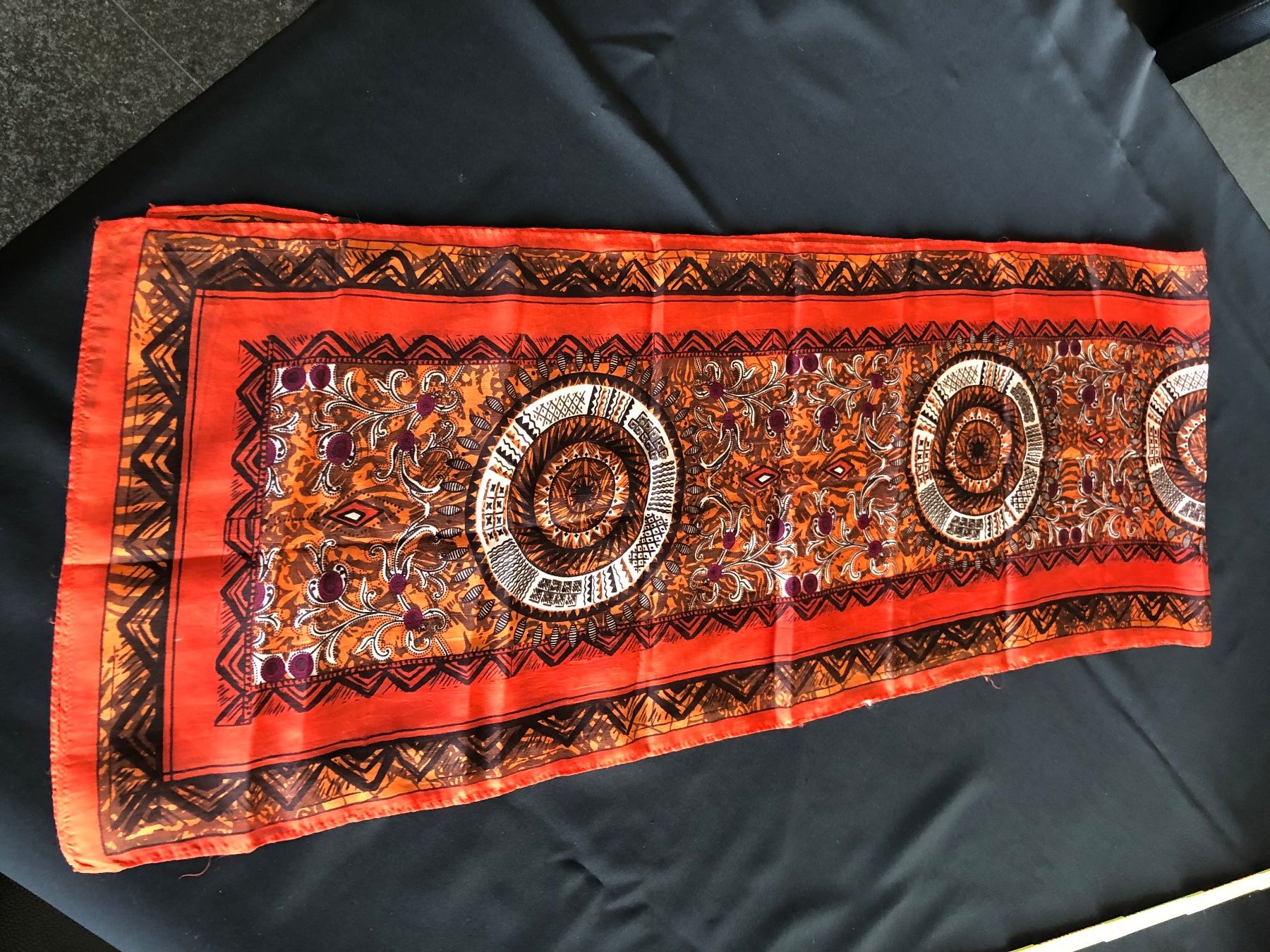 Foulard & Sciarpe: Seidenschal – Usato da Wettswil venduto da haddy91 1