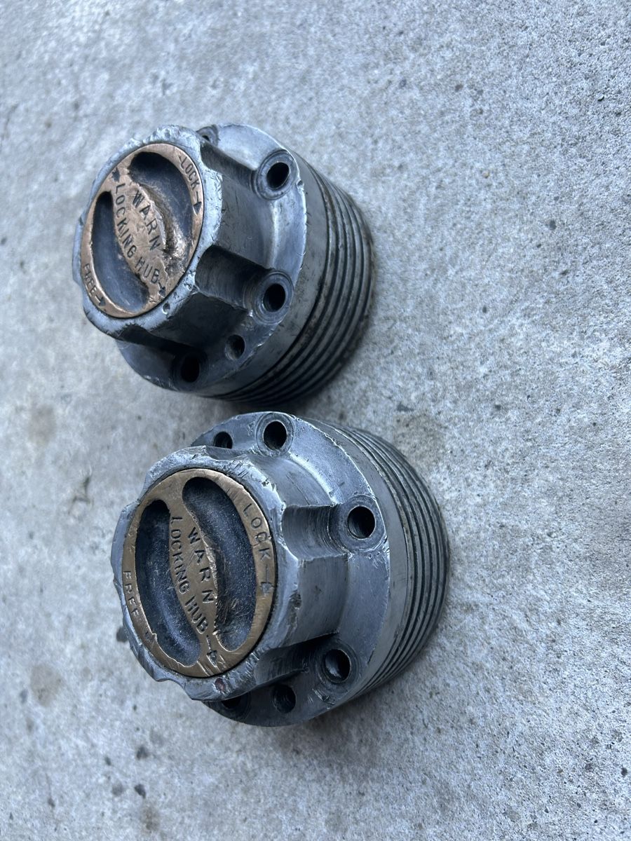 Jeep Tutti pezzi di ricambio auto: Willys CJ moyeux débrayables pont avant – Usato da Dorénaz venduto da elmex94 1
