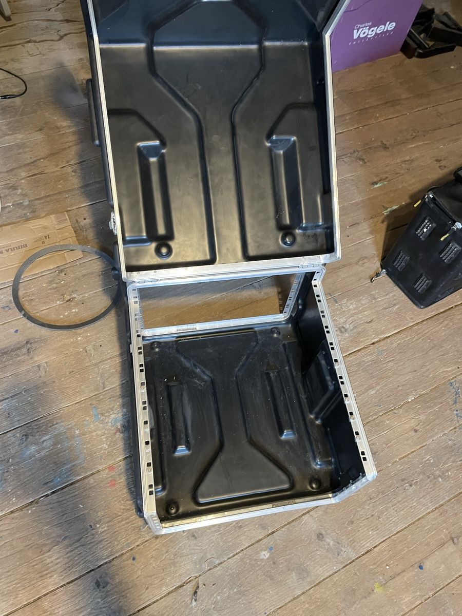 Altri accessori: Flight case incliné 4-11-8 U HE pour table de mixage – Usato da Renens VD venduto da nfavrod 1