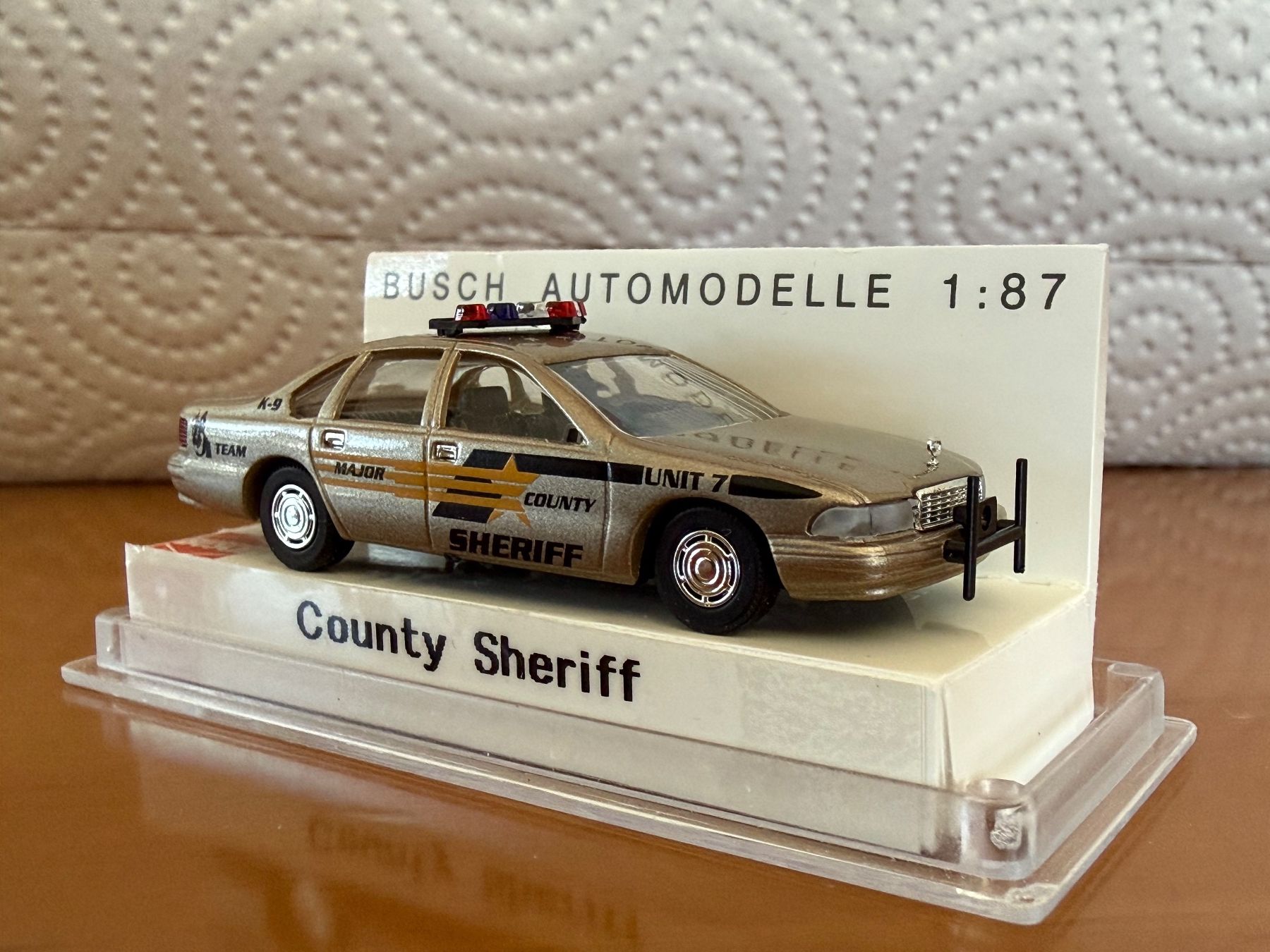 Busch Modellini d'auto: Busch US County Shérif 1/87 – Nuovo e nell'imballaggio originale da Morrens VD venduto da YannD02