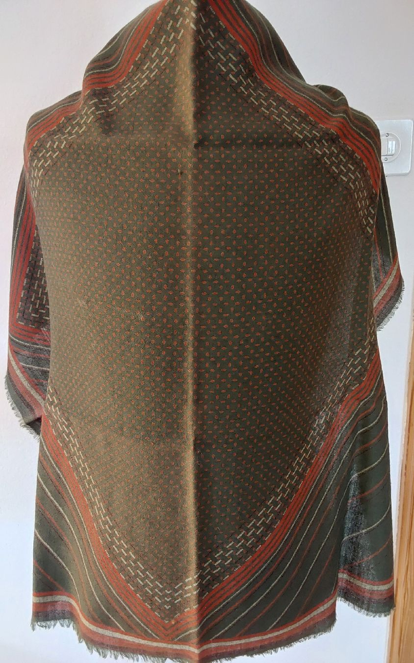 Foulards, Tücher & Schals: Wolltuch quadratisch oliv – Gebraucht aus Köniz von scopello12 1