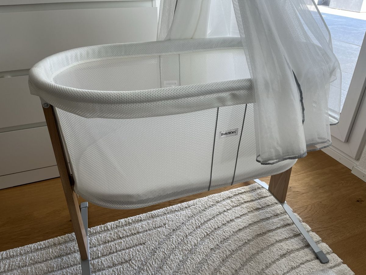 Wiegen & Stubenwagen: As New - BabyBjörn Cot white with canopy – Neu (gemäss Beschreibung) aus Wilen b. Wollerau von seb_s6jm 1