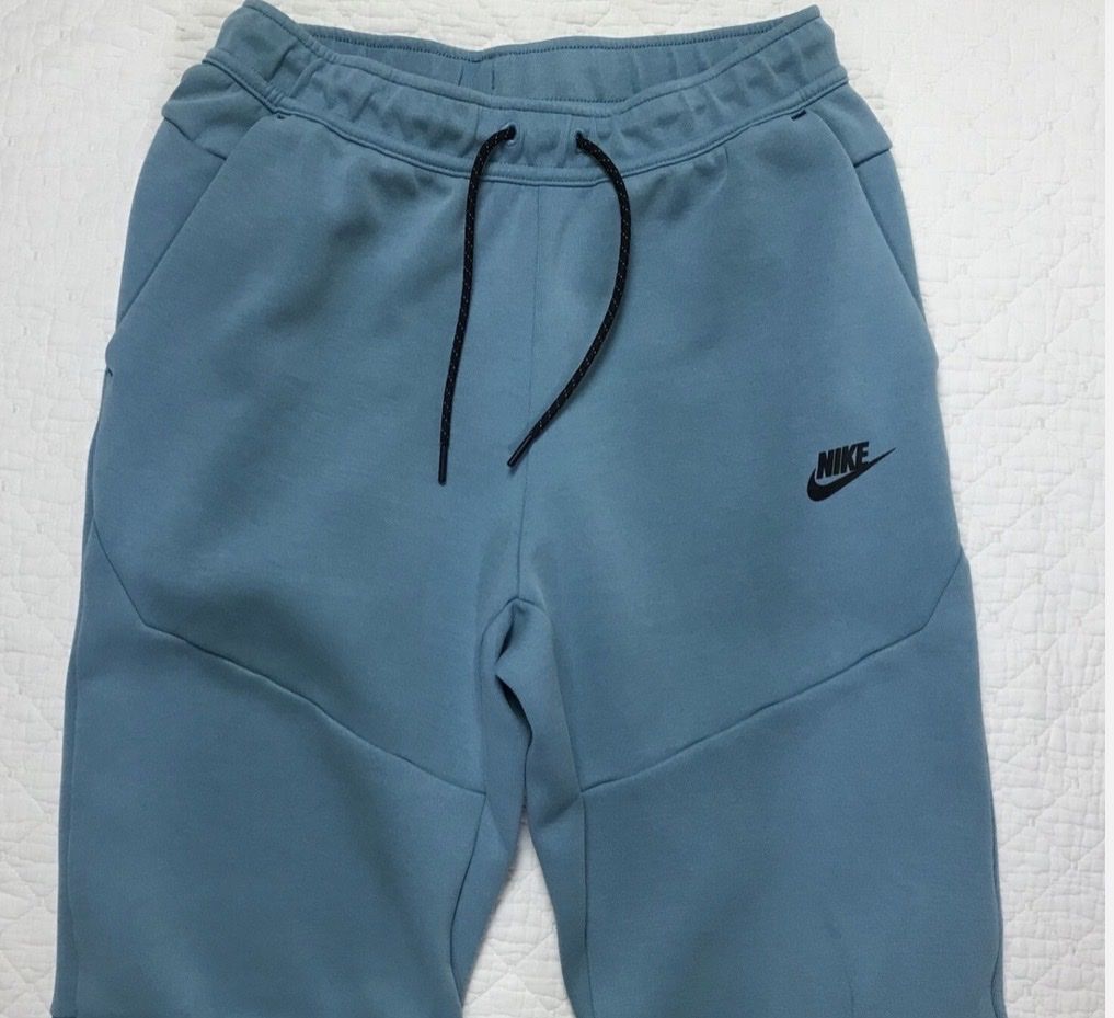 Nike Pantaloni: Nike Tech Trainerhose Gr. S  – Usato da Erlinsbach SO venduto da dikaan 1