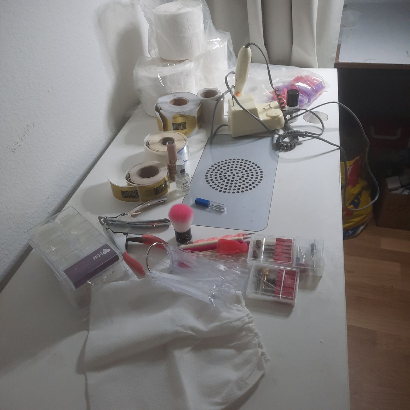 Tavoli: Nageltisch weiss mit integriertem Absaugsystem – Usato da Solothurn venduto da lsc_pf99 5