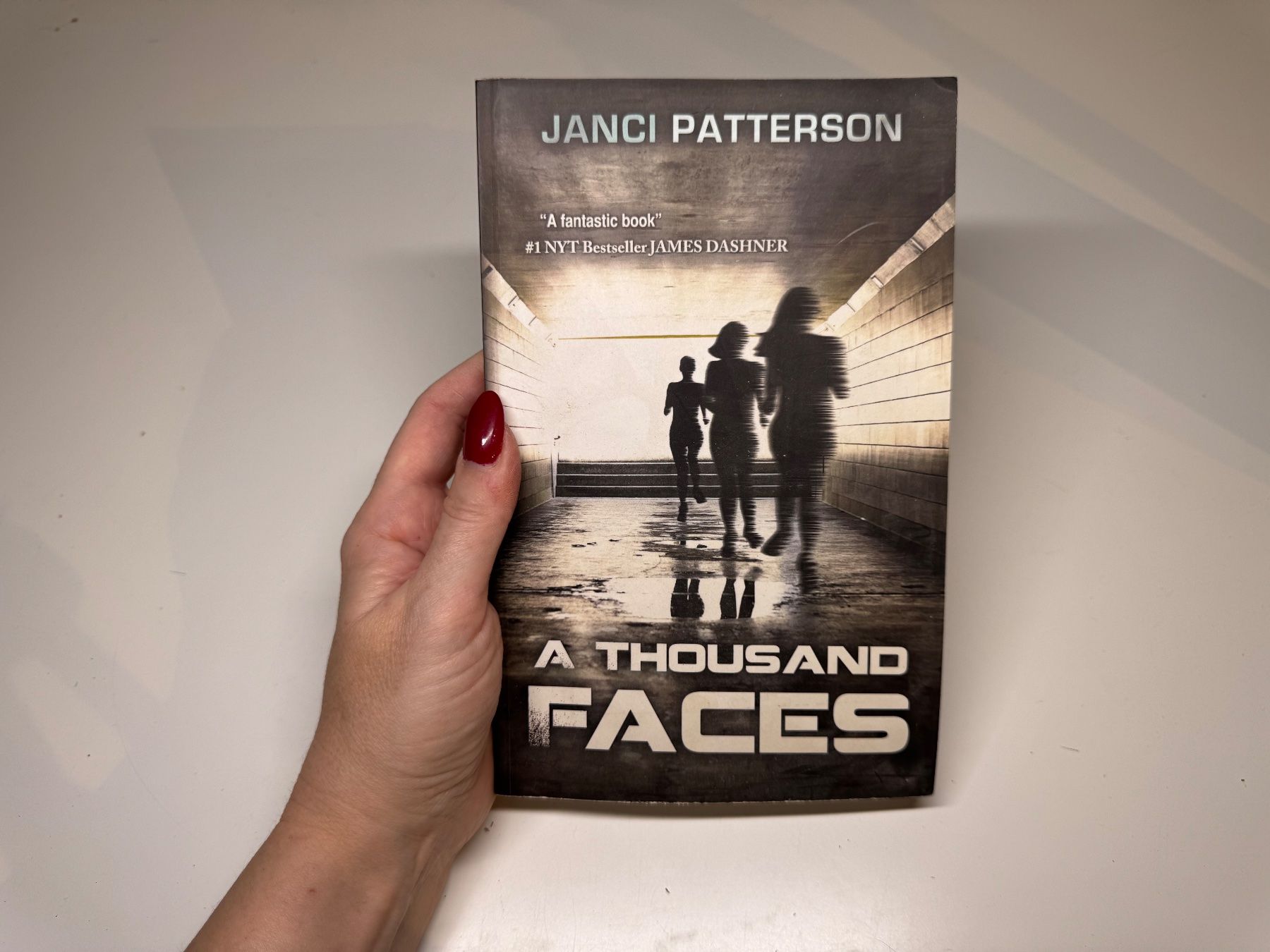 Libri: NOVEL: Janci Patterson, A Thousand Faces – Usato da Grosswangen venduto da English_books