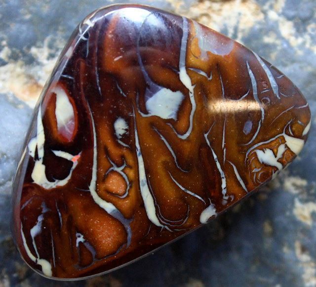 Edelsteine: Australischer Boulder Opal 19.35Cts. – Gebraucht aus Bern von Grindelwaldaus