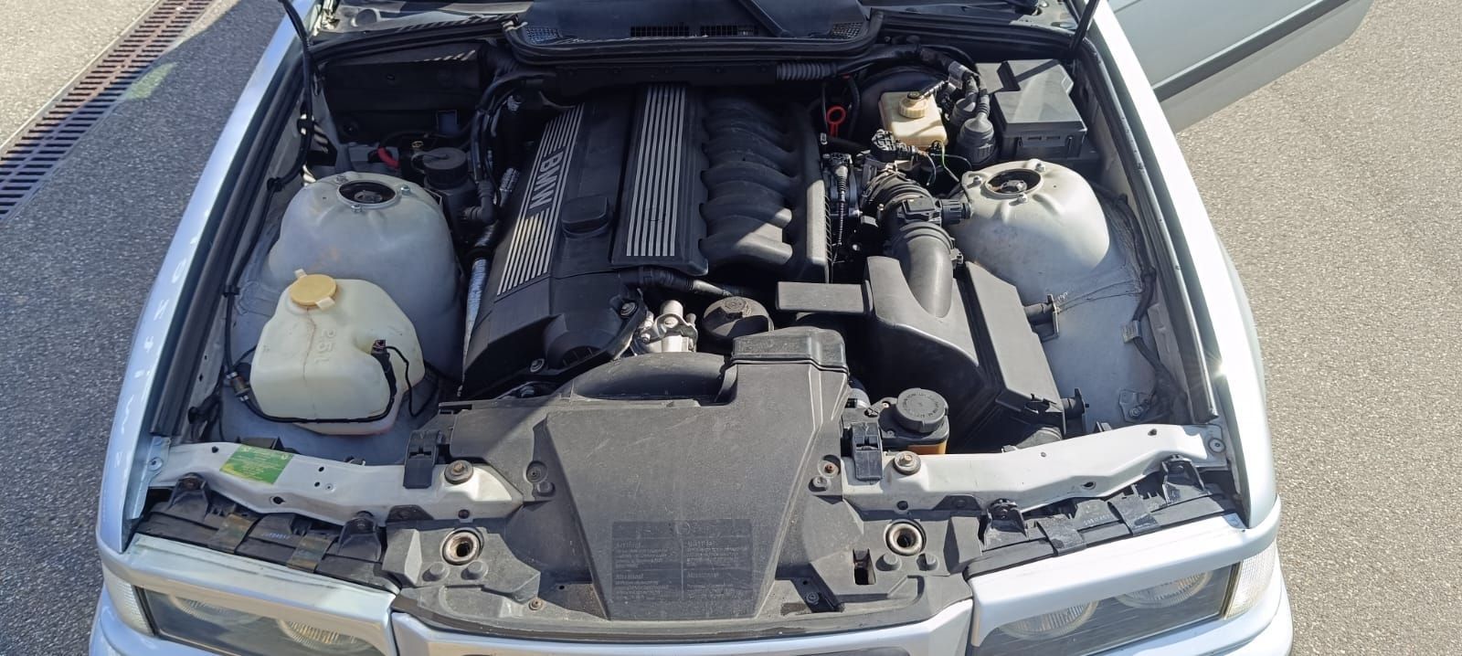 BMW Voitures modèles: BMW 323i – D'occasion à Büsserach par Vintage-vins 4