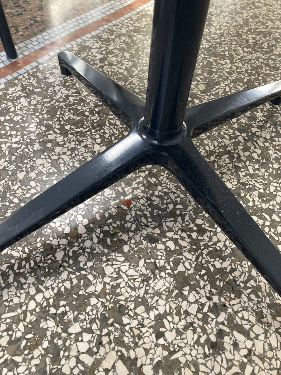 Vitra Tavoli: Vitra Bistro Table, Ronan & Erwan Bouroullec, Eiche dunkel – Usato da Zürich venduto da einefreude 4