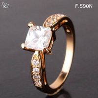 Ring mit Zirkonia Steinen goldfarben neu