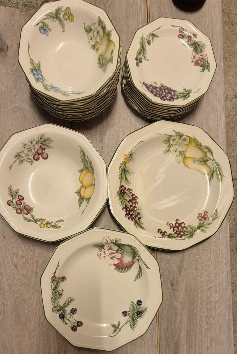 Set di piatti: Churchill Victorian Geschirrset – Usato da Moutier venduto da Maria1704