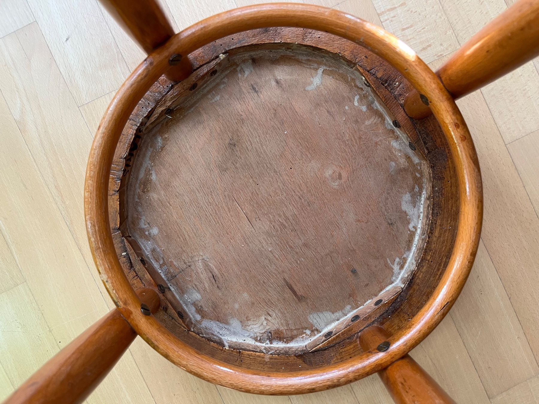 Horgen Glarus Sgabelli: Klassischer Hocker von Horgen Glarus – Usato da Sirnach venduto da Gozogo 3