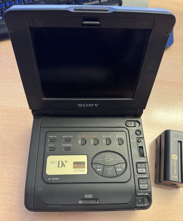 Sony MiniDV Video Walkman GV-D900E PAL (Gebraucht) in Kiesen für CHF ...
