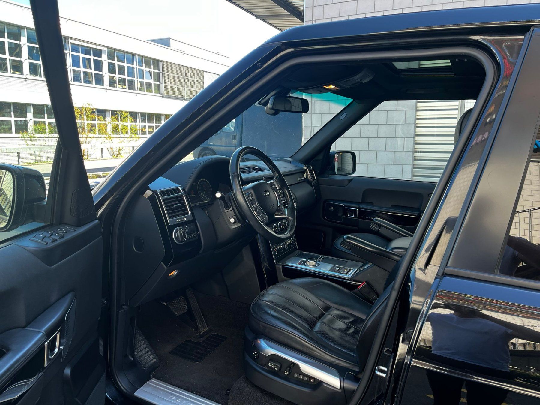 Land Rover Automobili: Land Rover Range Rover 4.4 TDV8 Vogue Automatic – Usato da Bäch SZ venduto da Olivier_Sales 5