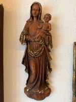 Wandskulptur Madonna mit Kind. Material? Holz?