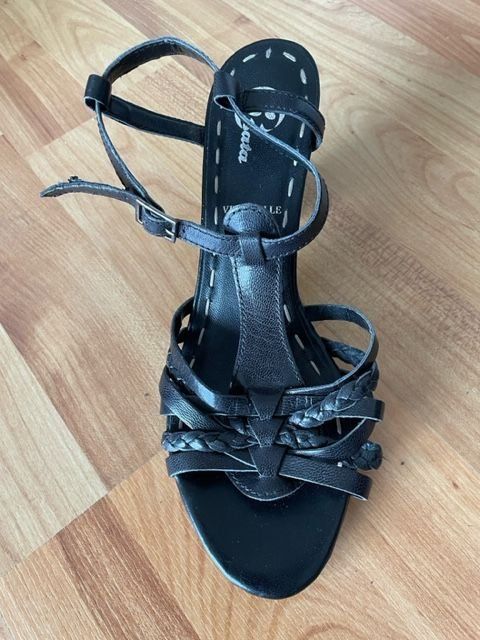 Scarpe da donna: Leder Sandale schwarz, Grösse 39 – Usato da Niederweningen venduto da sho_mb8y