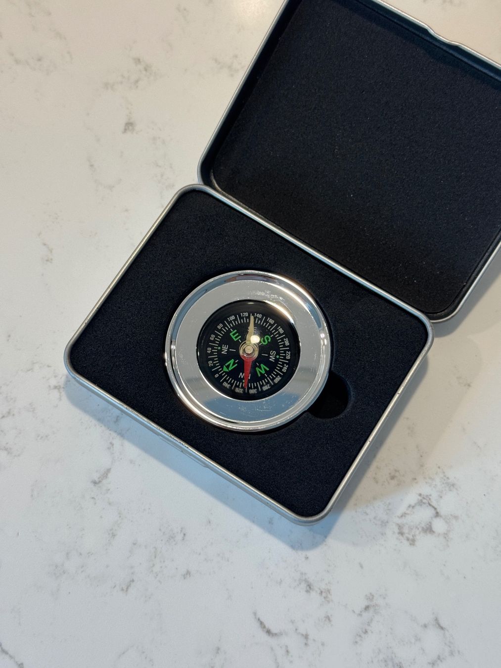 GPS & Strumenti di misurazione: Kompass in Metallbox – Usato da Zürich venduto da RicardoExplorer 1