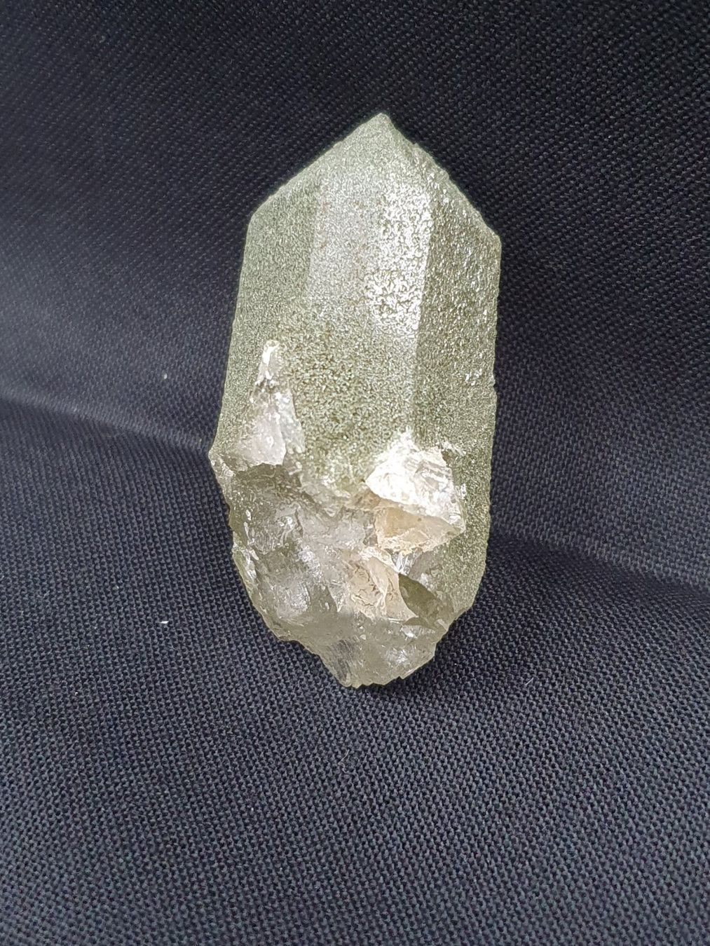 Minerali & Pietre curative: Chloritisierter Quarz – Usato da Holderbank SO venduto da swiss-minerals 2