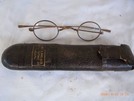 antike spezielle  Brille in originalem Etui
