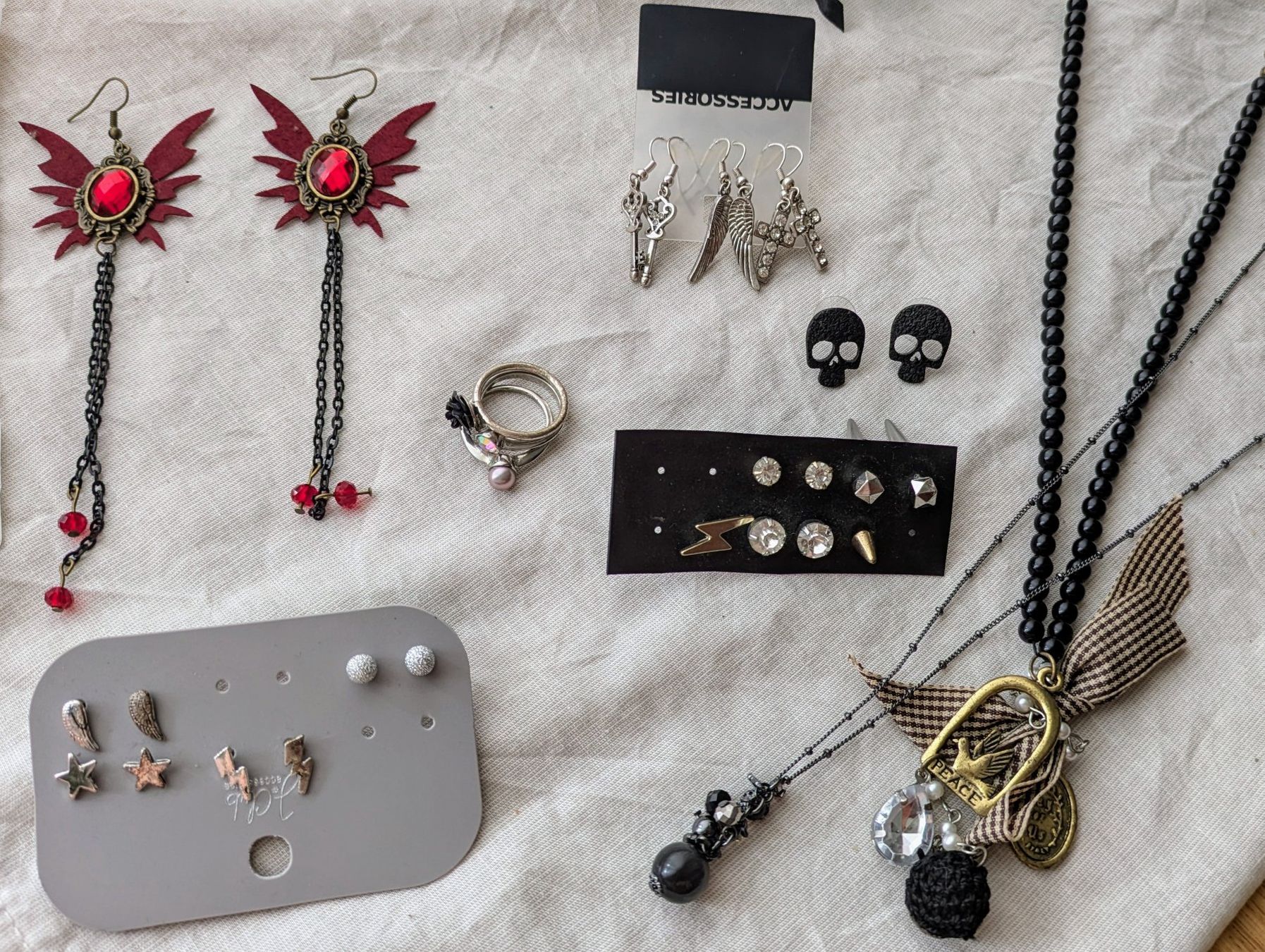 Altri gioielli: Modeschmuck Set/Konvolut 2 Gothic Rock – Nuovo e nell'imballaggio originale da Grüningen venduto da mangaka 2